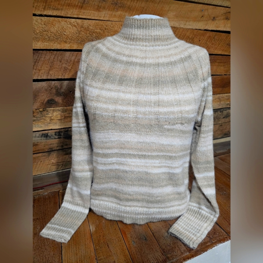 NWT Knox Rose Oatmeal Colored Sweater